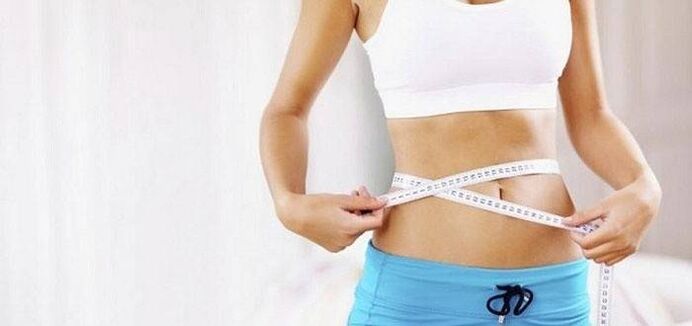 Deklica je s pomočjo diete in vadbe v enem tednu izgubila 3 kg
