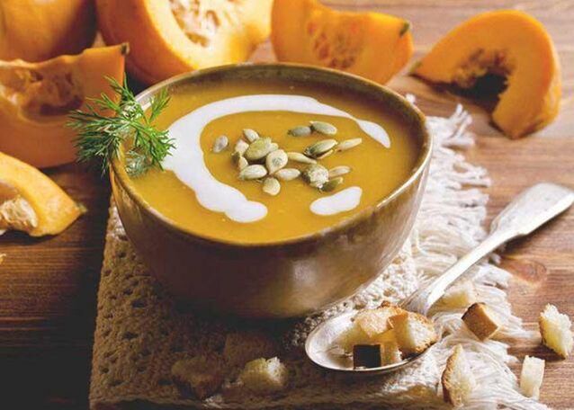 Med akutnim potekom gastritisa je treba jesti kremne juhe. 