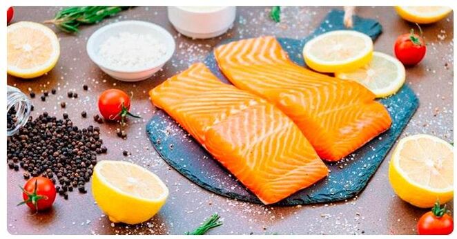 Ribji dnevni obrok diete 6 Petals lahko vključuje lososa, kuhanega na pari